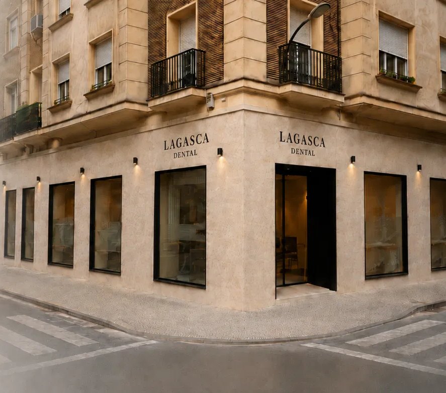 Fachada de Lagasca Dental en la esquina de Calle Lagasca 17, Zaragoza